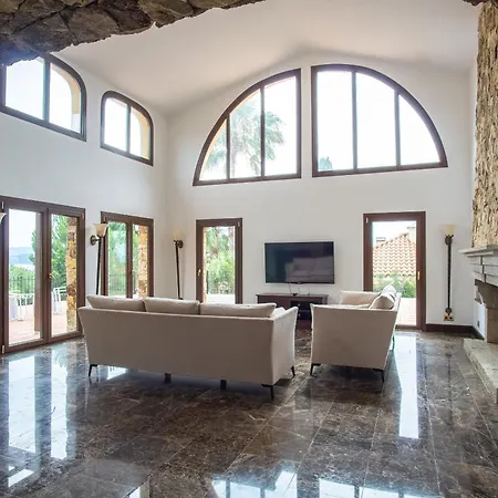 The Noble House - Seaside Living In Costa Brava *